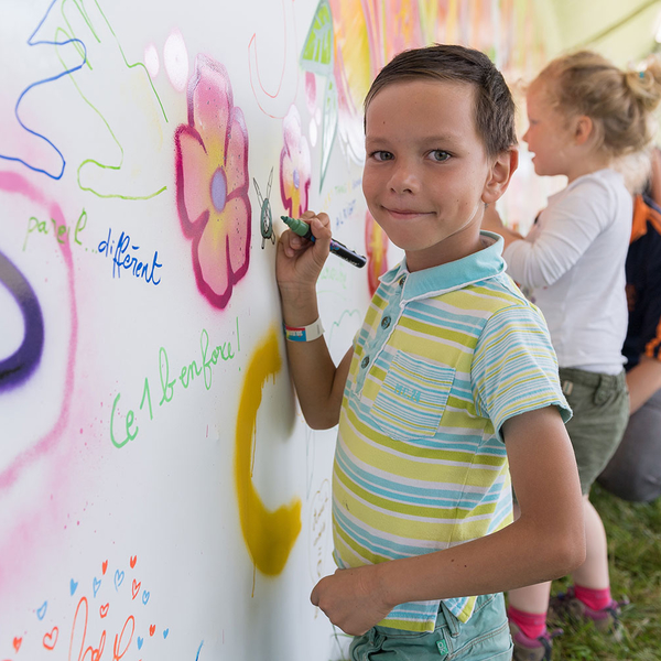 75_Solidays_2016_-Enfant-Mur-de-dédicaces_NAT2828©NATHADREAD-PICTURES—N.MERGUI
