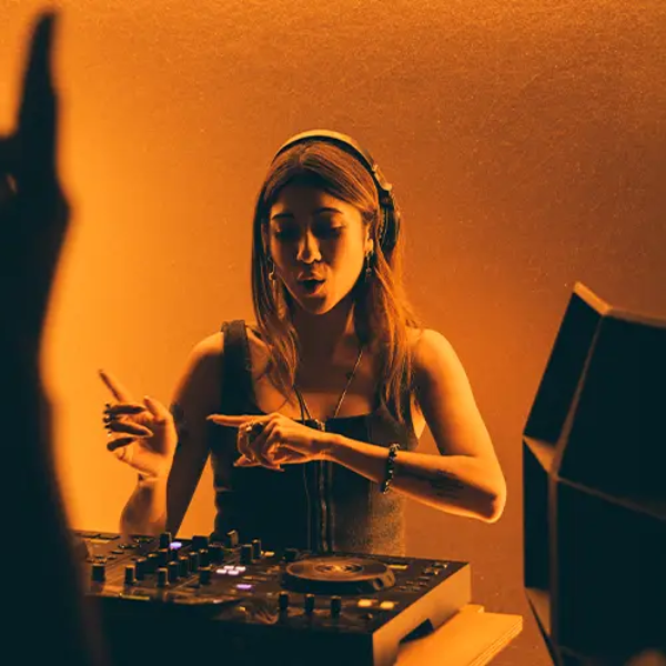 ISA CASTELARI Ladurso & Friends